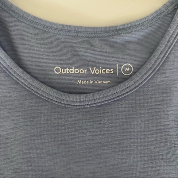 🌸Outdoor Voices Workout Top - Picture 2 of 6